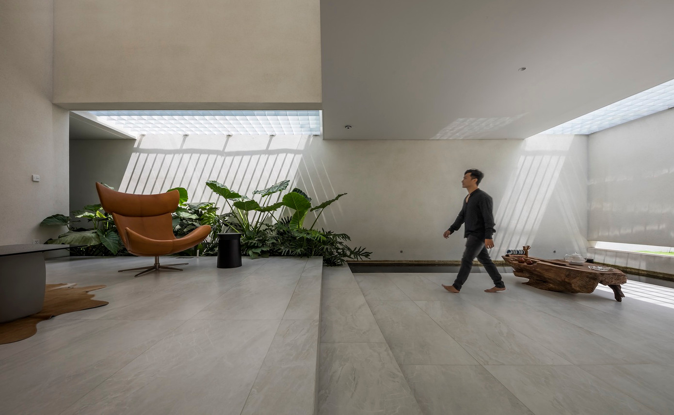 Các không gian trong nhà hầu như không có tường, Các không gian trong nhà hầu như không có tường,