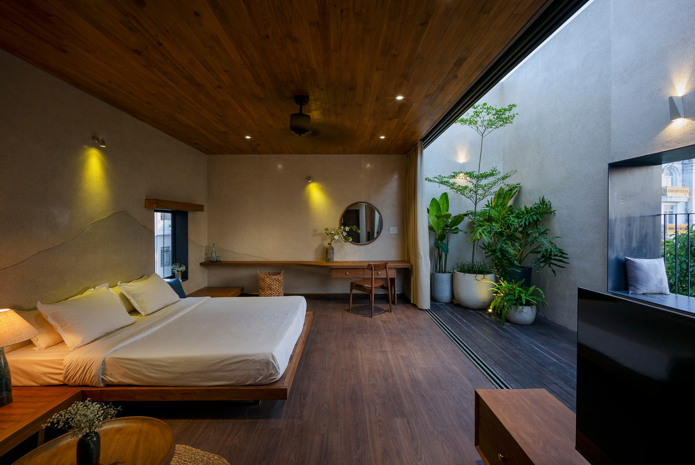 Công trình sử dụng vật liệu địa phương và các chi tiết kiến trúc truyền thống - Về hình khối và bố cục công năng, công trình hướng đến hình ảnh hiện đại và chú trọng đến sự tiện nghi. Công trình sử dụng vật liệu địa phương và các chi tiết kiến trúc truyền thống - Về hình khối và bố cục công năng, công trình hướng đến hình ảnh hiện đại và chú trọng đến sự tiện nghi.