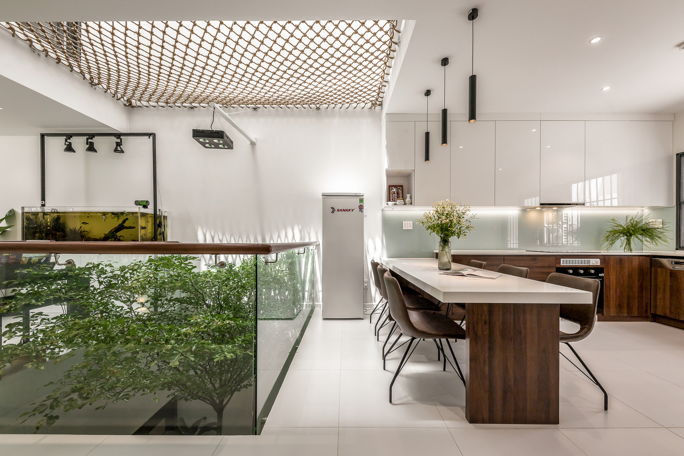 Không gian ăn uống ở tầng 1 là không gian chung để tất cả các thành viên có thể quây quần bên nhau.