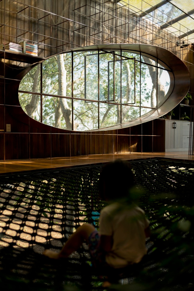 Các yếu tố nắng, gió, cây cỏ tự nhiên được khéo léo đưa vào từng không gian nội thất, nhằm mang lại hiệu quả thẩm mỹ mà vẫn đảm bảo chất lượng ánh sáng, nhiệt độ, không khí phù hợp với nhu cầu sinh hoạt hàng ngày của các gia đình. Các yếu tố nắng, gió, cây cỏ tự nhiên được khéo léo đưa vào từng không gian nội thất, nhằm mang lại hiệu quả thẩm mỹ mà vẫn đảm bảo chất lượng ánh sáng, nhiệt độ, không khí phù hợp với nhu cầu sinh hoạt hàng ngày của các gia đình.