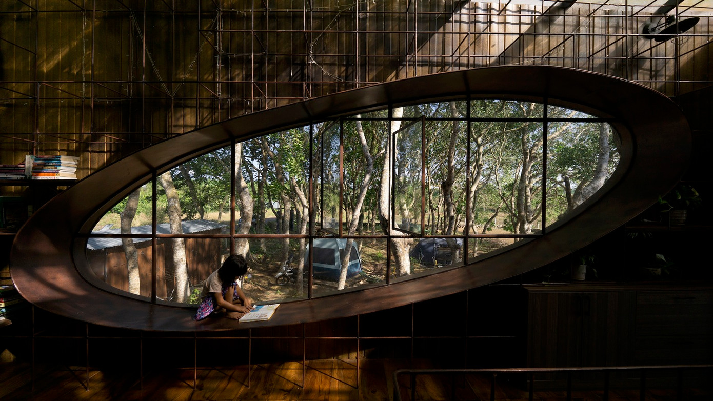 Nhờ cách thiết kế sáng tạo này, ngôi nhà luôn thông thoáng và mát mẻ hơn so với bên ngoài. Từ đó, không cần sử dụng các thiết bị làm mát như điều hòa và các thiết bị hiện đại khác, kể cả vào mùa hè. Nhờ cách thiết kế sáng tạo này, ngôi nhà luôn thông thoáng và mát mẻ hơn so với bên ngoài. Từ đó, không cần sử dụng các thiết bị làm mát như điều hòa và các thiết bị hiện đại khác, kể cả vào mùa hè.