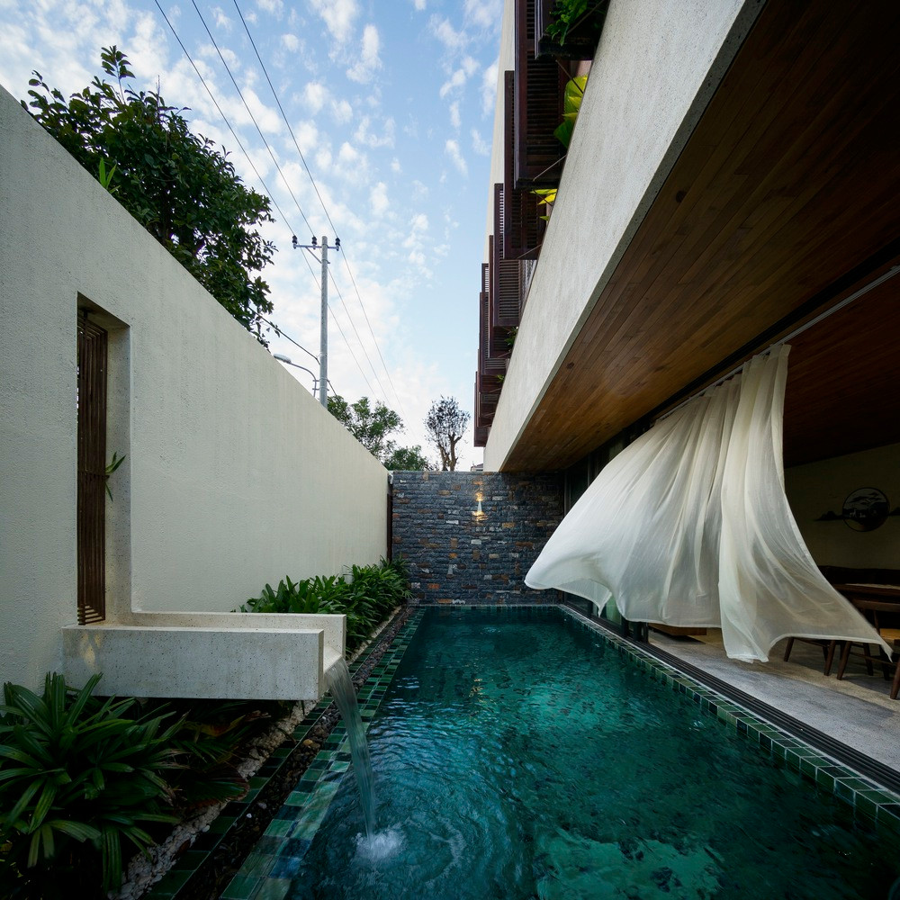 Bể bơi trong khuôn viên biệt thự. Bể bơi trong khuôn viên biệt thự.