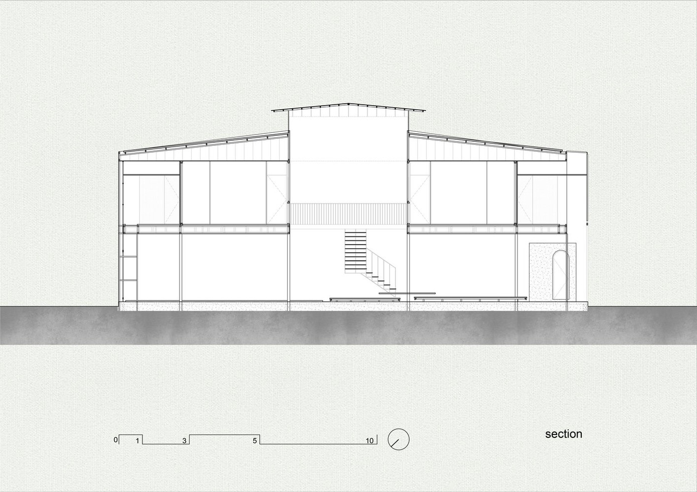 Khu đất xây dựng ngôi nhà này nằm cách biển 100m với thiết kế mặt đứng công trình sử dụng hệ thống các thanh gỗ lấy từ các xưởng cưa địa phương nhằm tạo lớp ngăn cách không gian trong và ngoài đồng thời tạo hiệu ứng như mặt biển nhấp nhô mang đến một không gian nhiệt đới cho người ở.