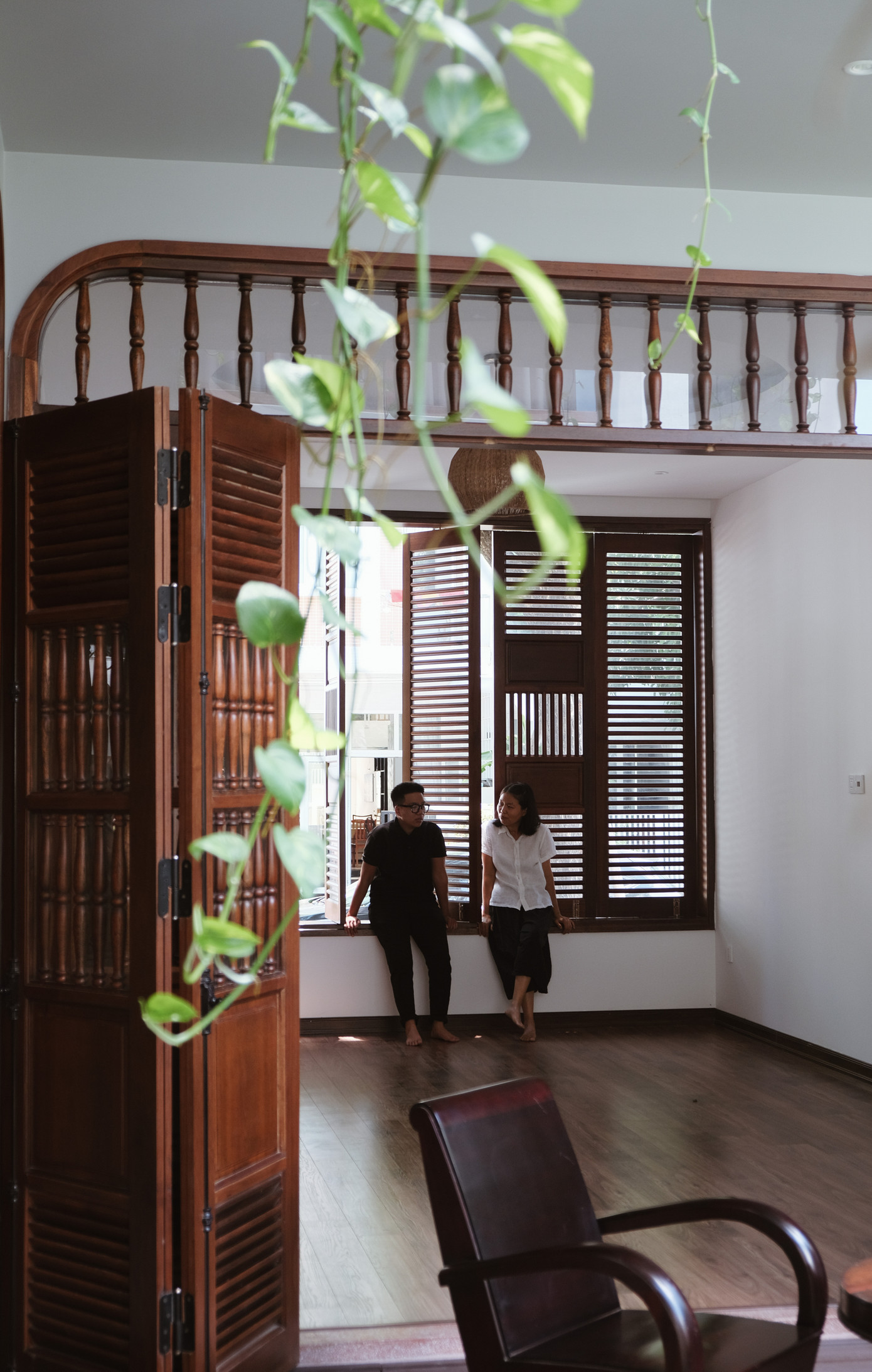 Hệ cửa gỗ lá sách.không chỉ có tác dụng phân chia riêng tư cho từng khu vực mà còn có tác dụng đối lưu không khí, không để cho không khí ở trạng thái tĩnh. Hệ cửa gỗ lá sách.không chỉ có tác dụng phân chia riêng tư cho từng khu vực mà còn có tác dụng đối lưu không khí, không để cho không khí ở trạng thái tĩnh.