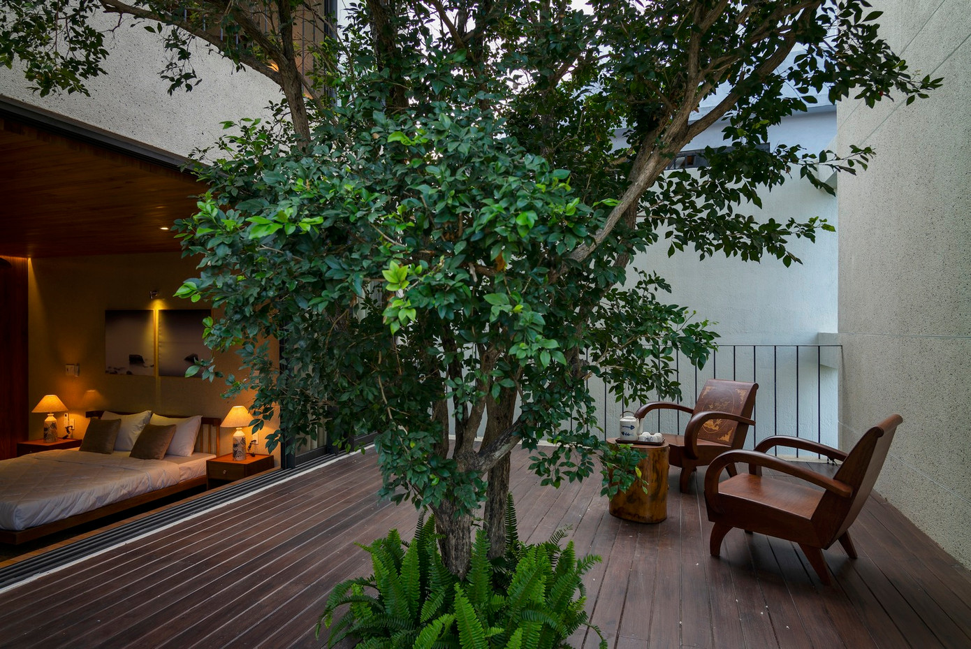 Các khoảng mở bên ngoài được giảm bớt và tập trung vào các khoảng mở bên trong để tạo ra các ốc đảo khí hậu và cảnh quan, mang đến một bầu không khí thoải mái. Các khoảng mở bên ngoài được giảm bớt và tập trung vào các khoảng mở bên trong để tạo ra các ốc đảo khí hậu và cảnh quan, mang đến một bầu không khí thoải mái.