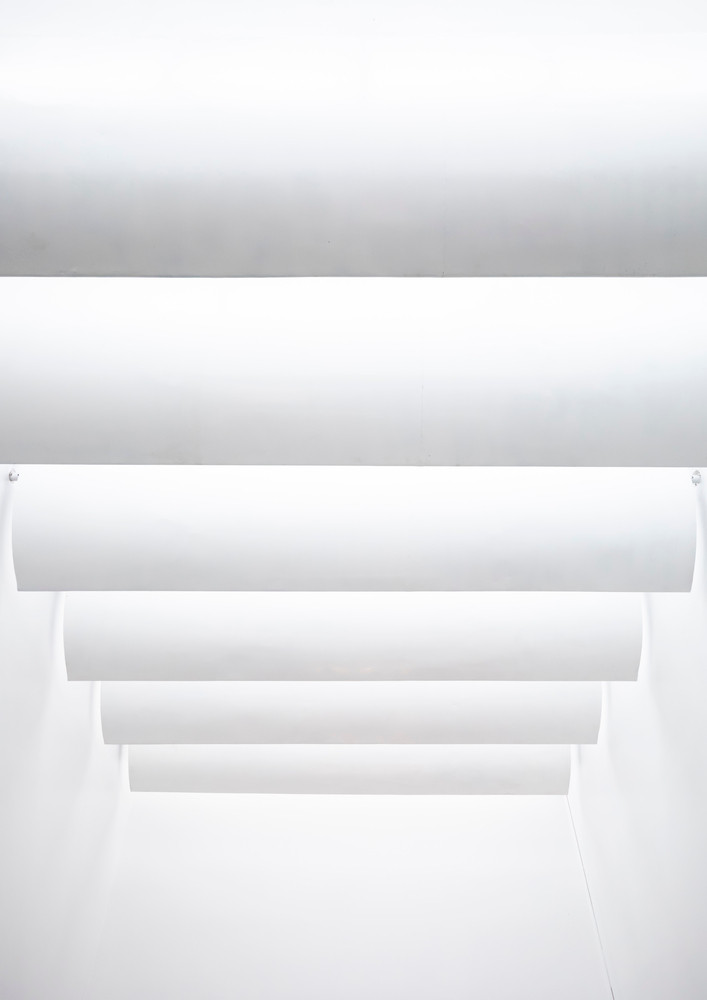 Theo mong muốn của chủ nhân, hệ thống cửa chớp có thể xoay, điều tiết lượng ánh sáng, giúp tăng tính thẩm mỹ và trải nghiệm người dùng.