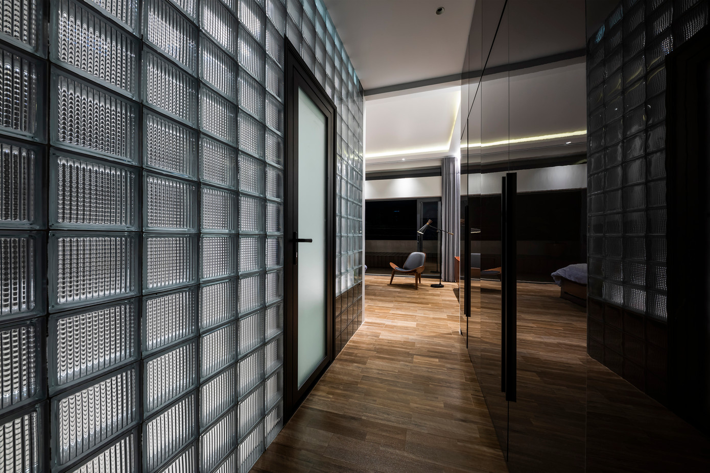 Giữa 2 khoảng trống, các thành viên trong gia đình có thể nhìn thấy và giao tiếp với nhau một cách dễ dàng.