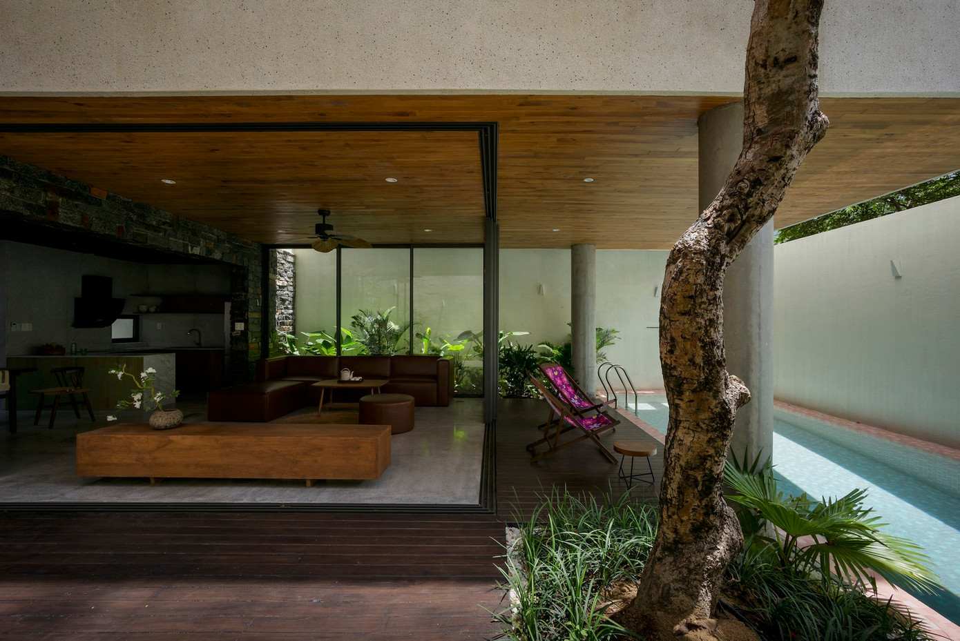 Các khoảng mở bên ngoài được giảm bớt và tập trung vào các khoảng mở bên trong để tạo ra các ốc đảo khí hậu và cảnh quan, mang đến một bầu không khí thoải mái. Các khoảng mở bên ngoài được giảm bớt và tập trung vào các khoảng mở bên trong để tạo ra các ốc đảo khí hậu và cảnh quan, mang đến một bầu không khí thoải mái.