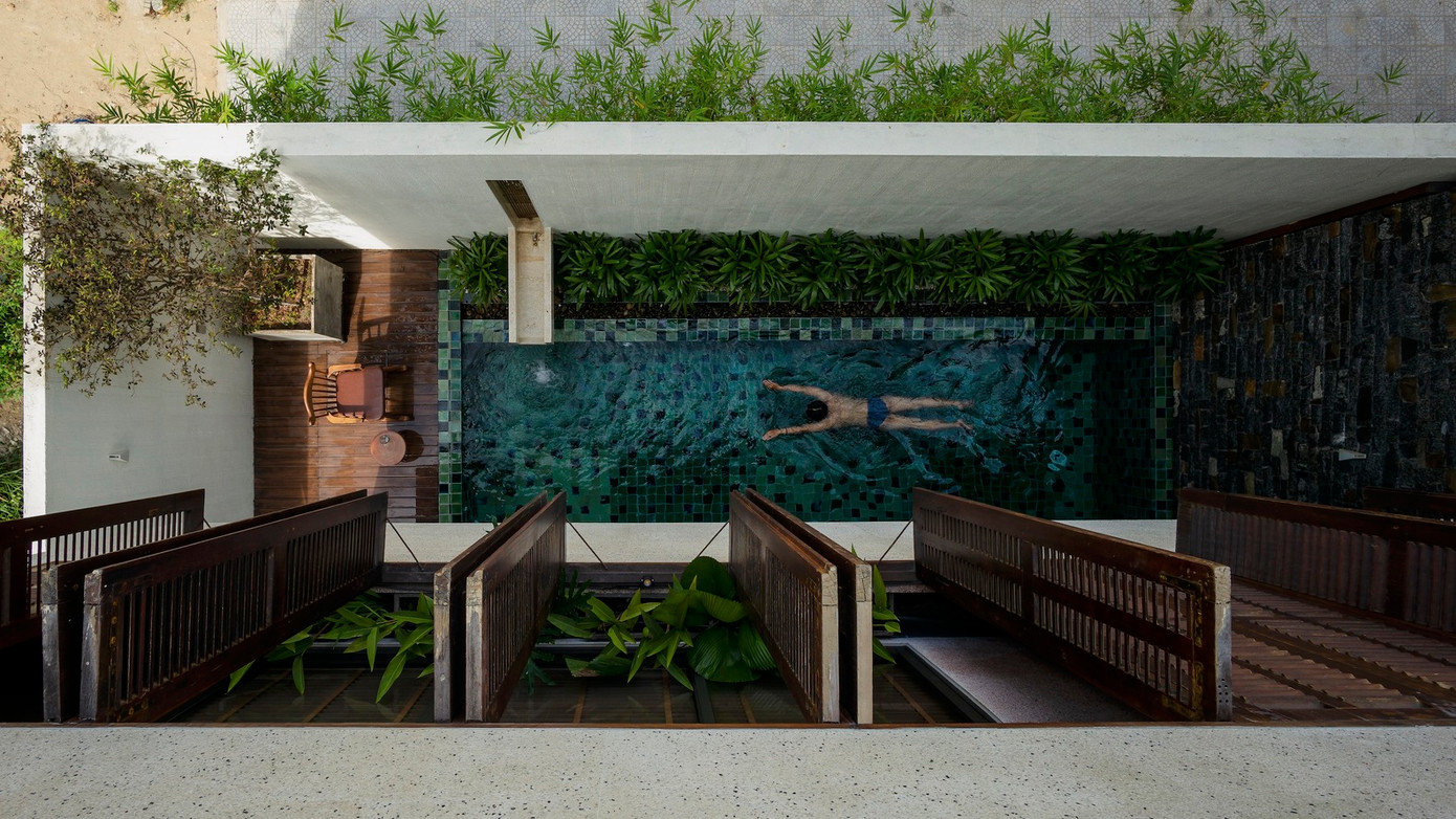 Bể bơi trong khuôn viên biệt thự. Bể bơi trong khuôn viên biệt thự.