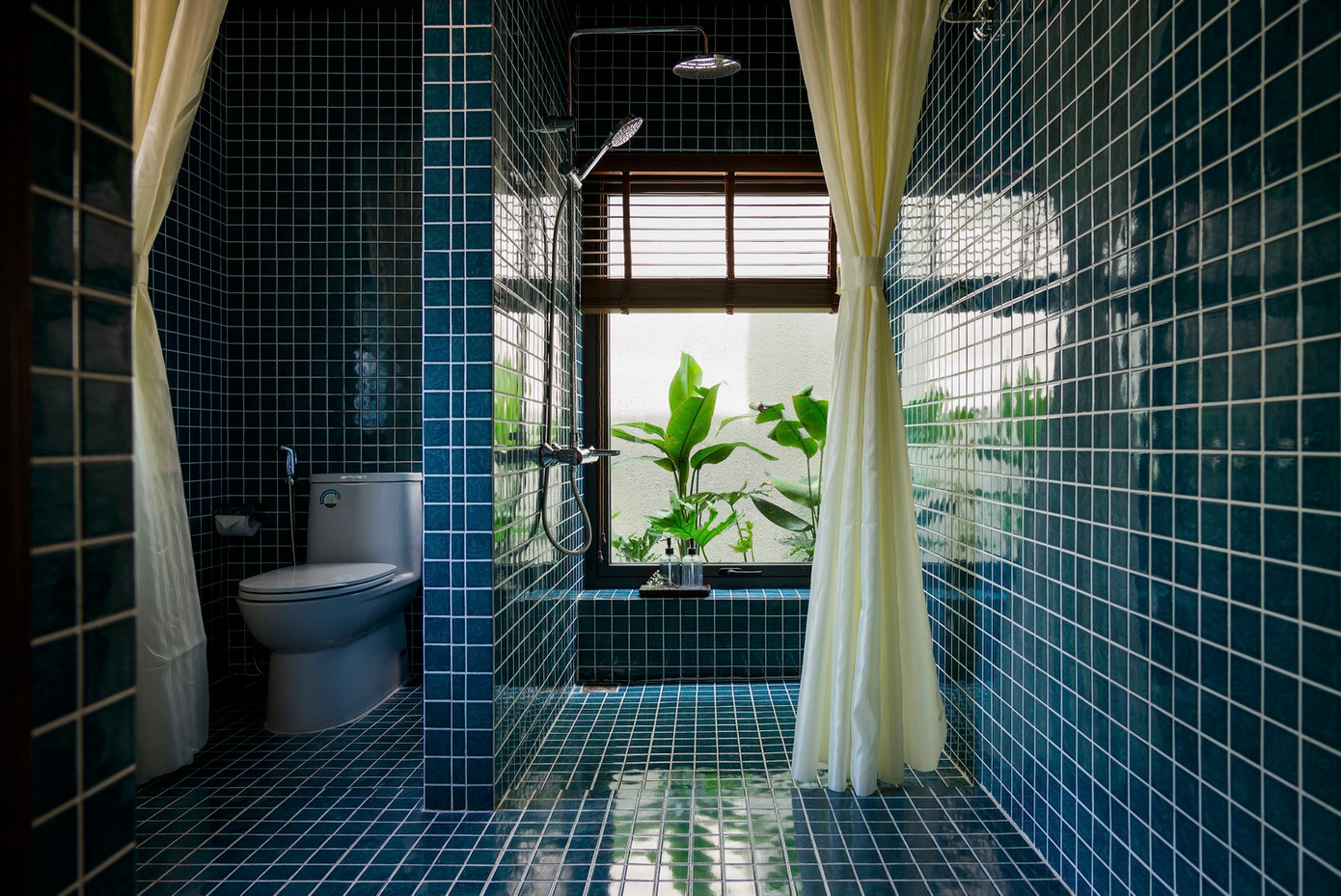 Không gian phòng ngủ và nhà vệ sinh trong nhà. Không gian phòng ngủ và nhà vệ sinh trong nhà.