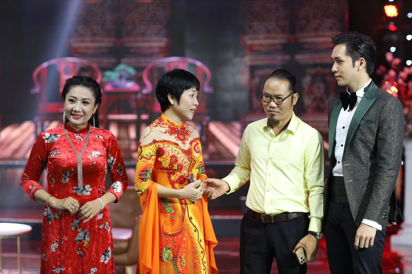 MC Thảo Vân tiếp tục gắn bó với chương trình của Vượng Râu. MC Thảo Vân tiếp tục gắn bó với chương trình của Vượng Râu.