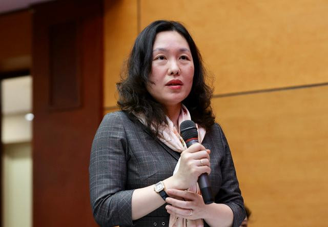 Bà Nguyễn Minh Hằng, Phó Cục trưởng Cục Y tế dự phòng (Bộ Y tế) cho biết, Bộ sớm rà soát các quy định để có hướng dẫn đồng bộ. Ảnh: Tổ Quốc Bà Nguyễn Minh Hằng, Phó Cục trưởng Cục Y tế dự phòng (Bộ Y tế) cho biết, Bộ sớm rà soát các quy định để có hướng dẫn đồng bộ. Ảnh: Tổ Quốc