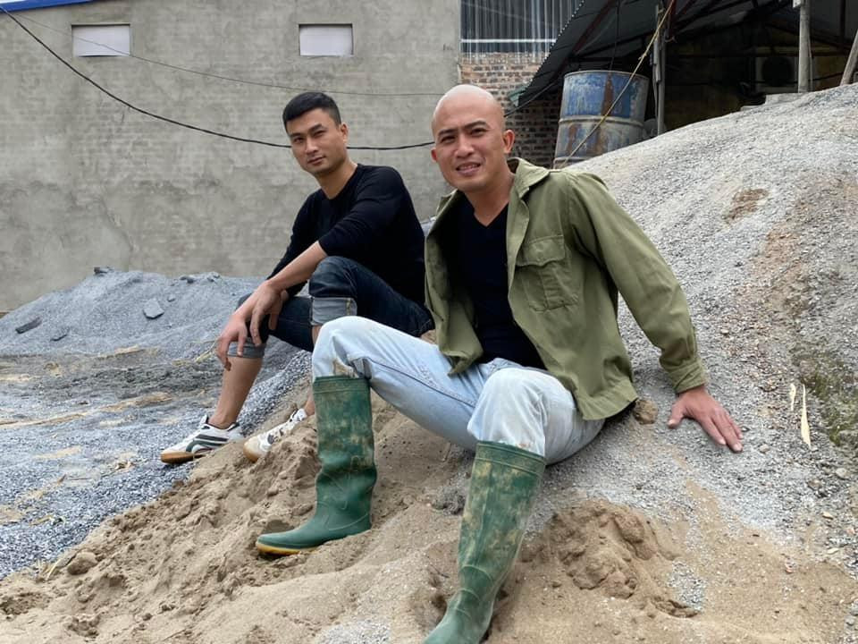 Diễn viên 'Phố trong làng' vẫn đang trong thời gian quay nước rút.