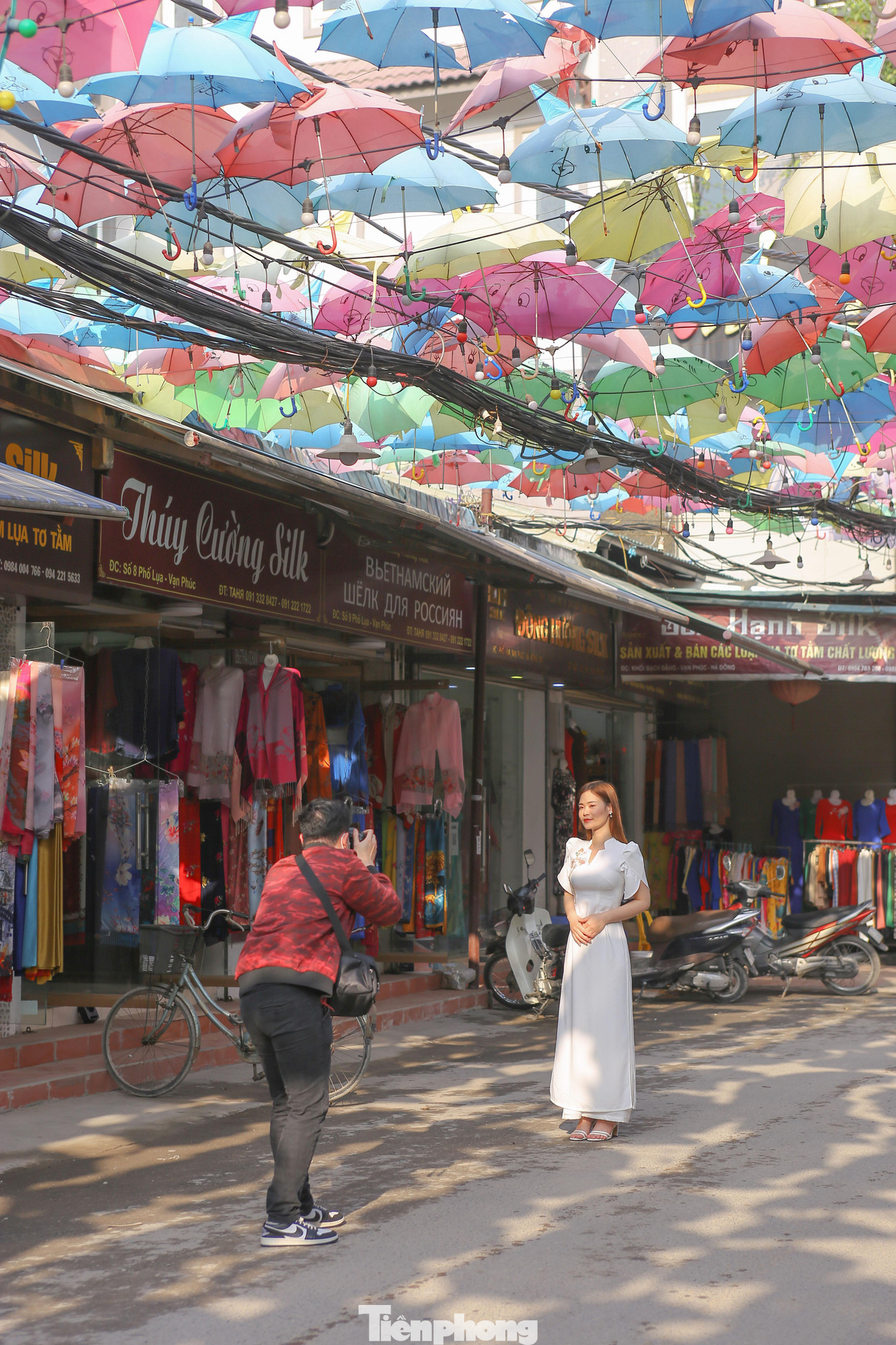 Nhiều góc chụp ảnh ở làng lụa Vạn Phúc