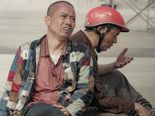 Đạo diễn Bình Trọng và Chiến Thắng là đôi bạn thân trong Làng ế vợ. Đạo diễn Bình Trọng và Chiến Thắng là đôi bạn thân trong Làng ế vợ.