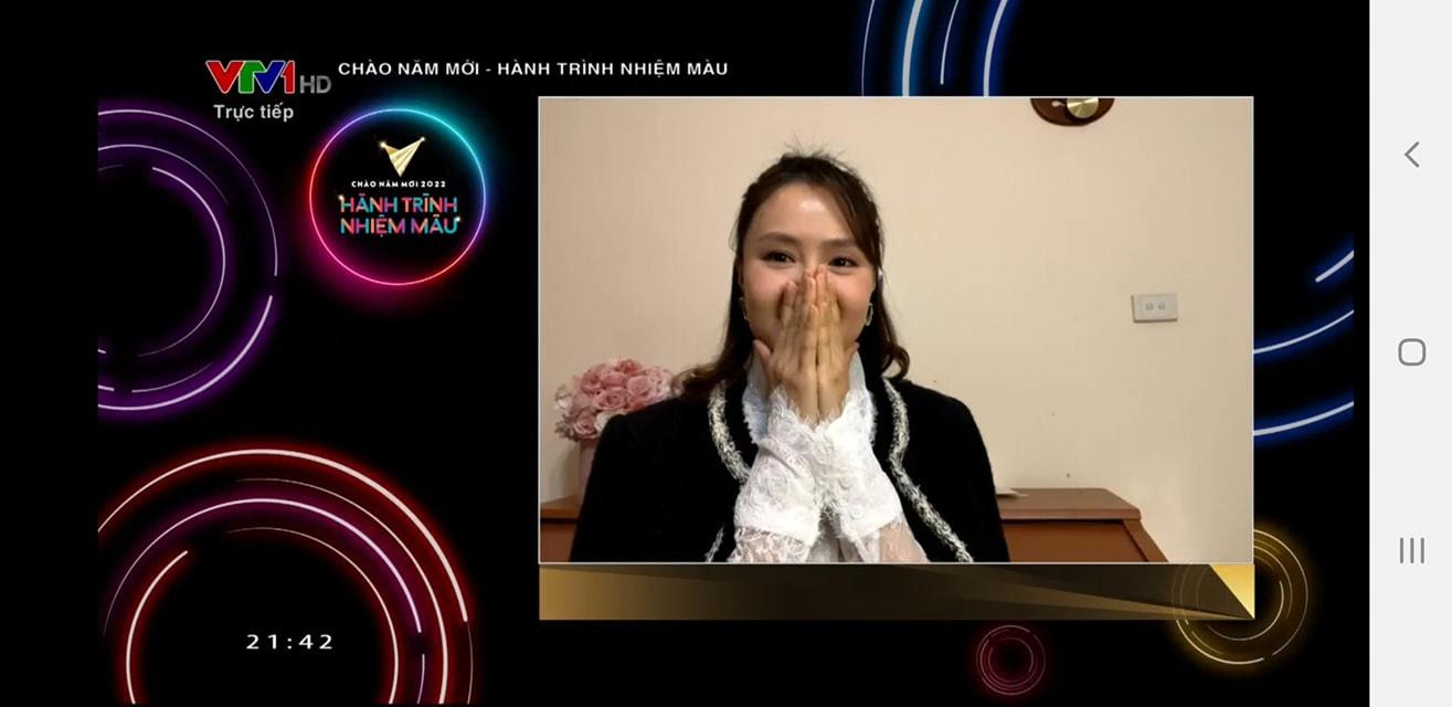 Hồng Diễm vắng mặt, bất ngờ khi xướng danh thắng giải.