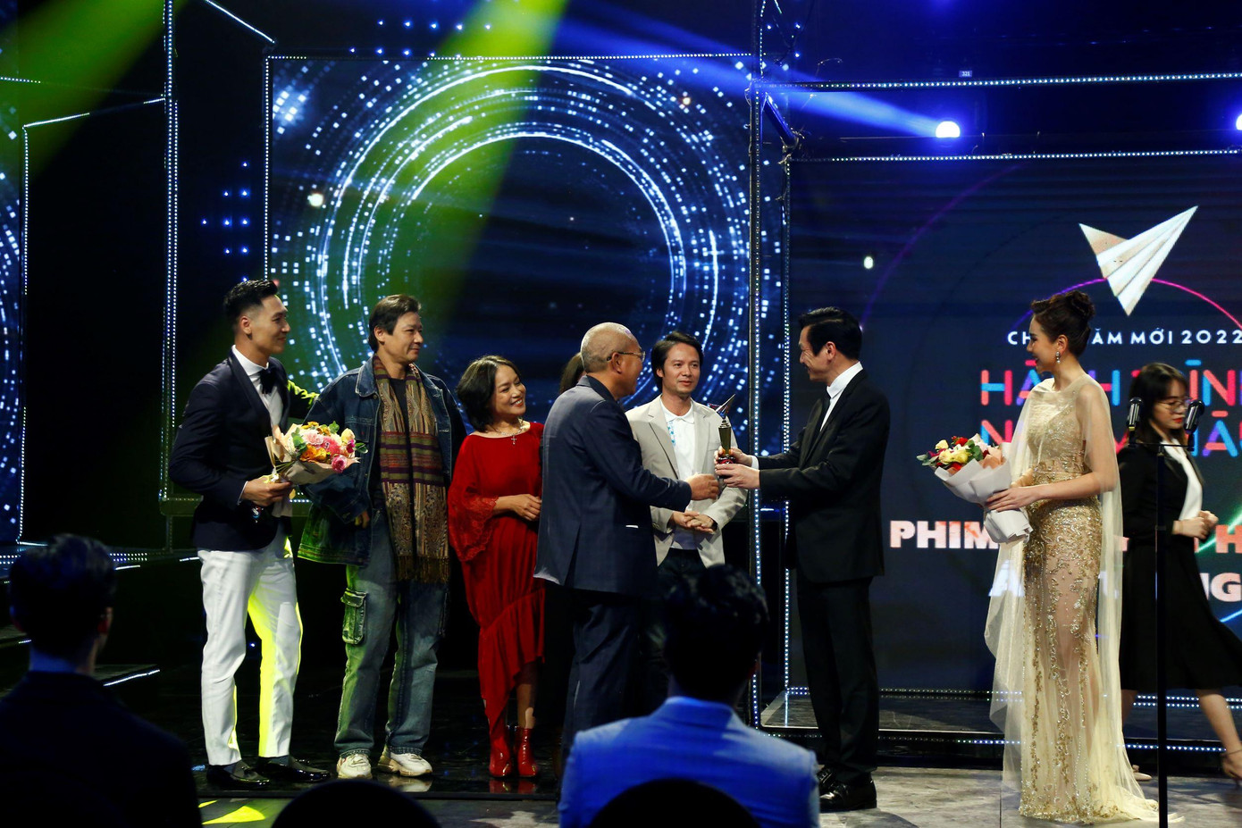 Ê-kíp "Hương vị tình thân" thắng lớn.