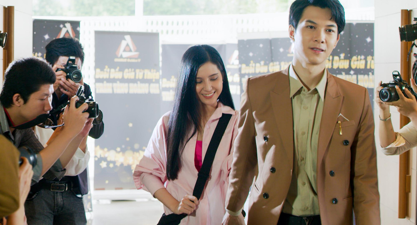 Thiên An sánh vai bên Anh Tú. Thiên An sánh vai bên Anh Tú.