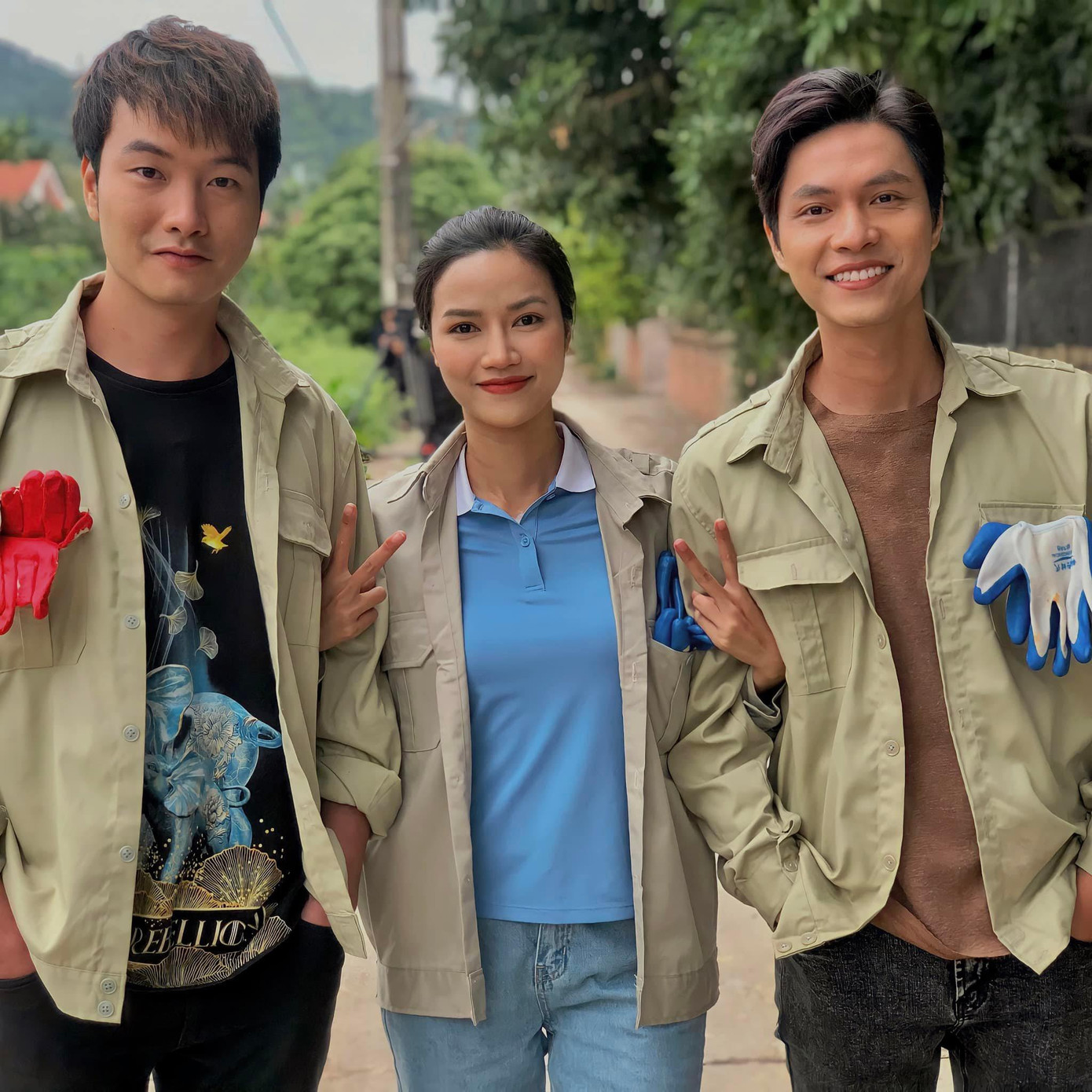 Các diễn viên của "Lối về ngàn hoa"-phim nối sóng "Thương ngày nắng về" phần 1. Các diễn viên của "Lối về ngàn hoa"-phim nối sóng "Thương ngày nắng về" phần 1.