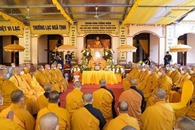 Kim quan của Phó Đức Pháp chủ Thích Thanh Đàm được tôn trí tại chùa Hòa Lạc (Ninh Bình). Kim quan của Phó Đức Pháp chủ Thích Thanh Đàm được tôn trí tại chùa Hòa Lạc (Ninh Bình).