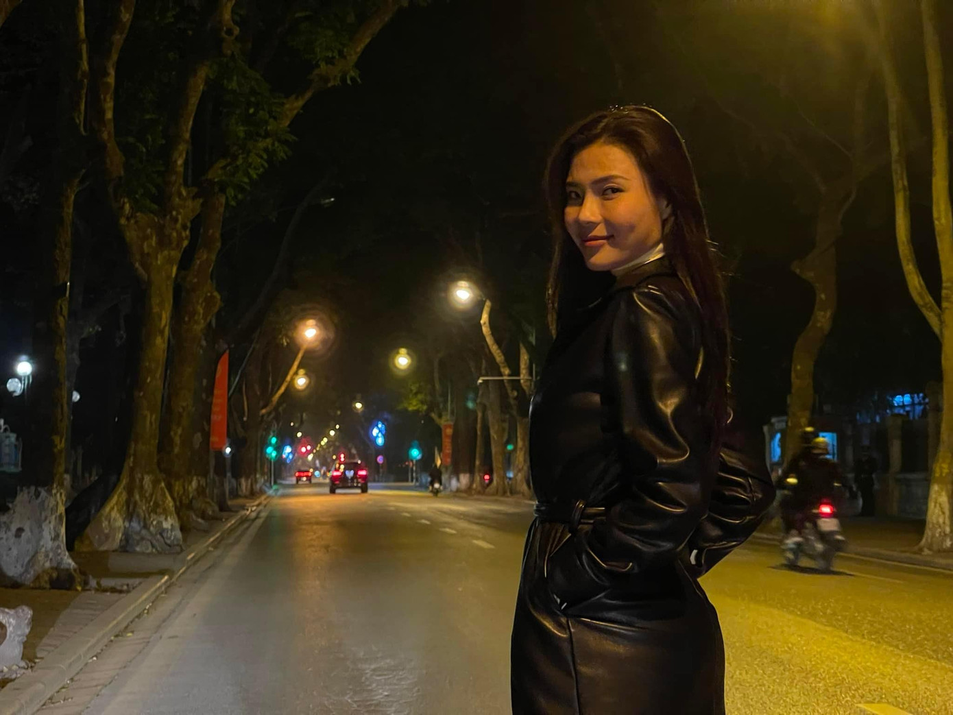 Thúy Diễm bay ra Hà Nội đón rét, dự lễ trao giải: ảnh: FBNV