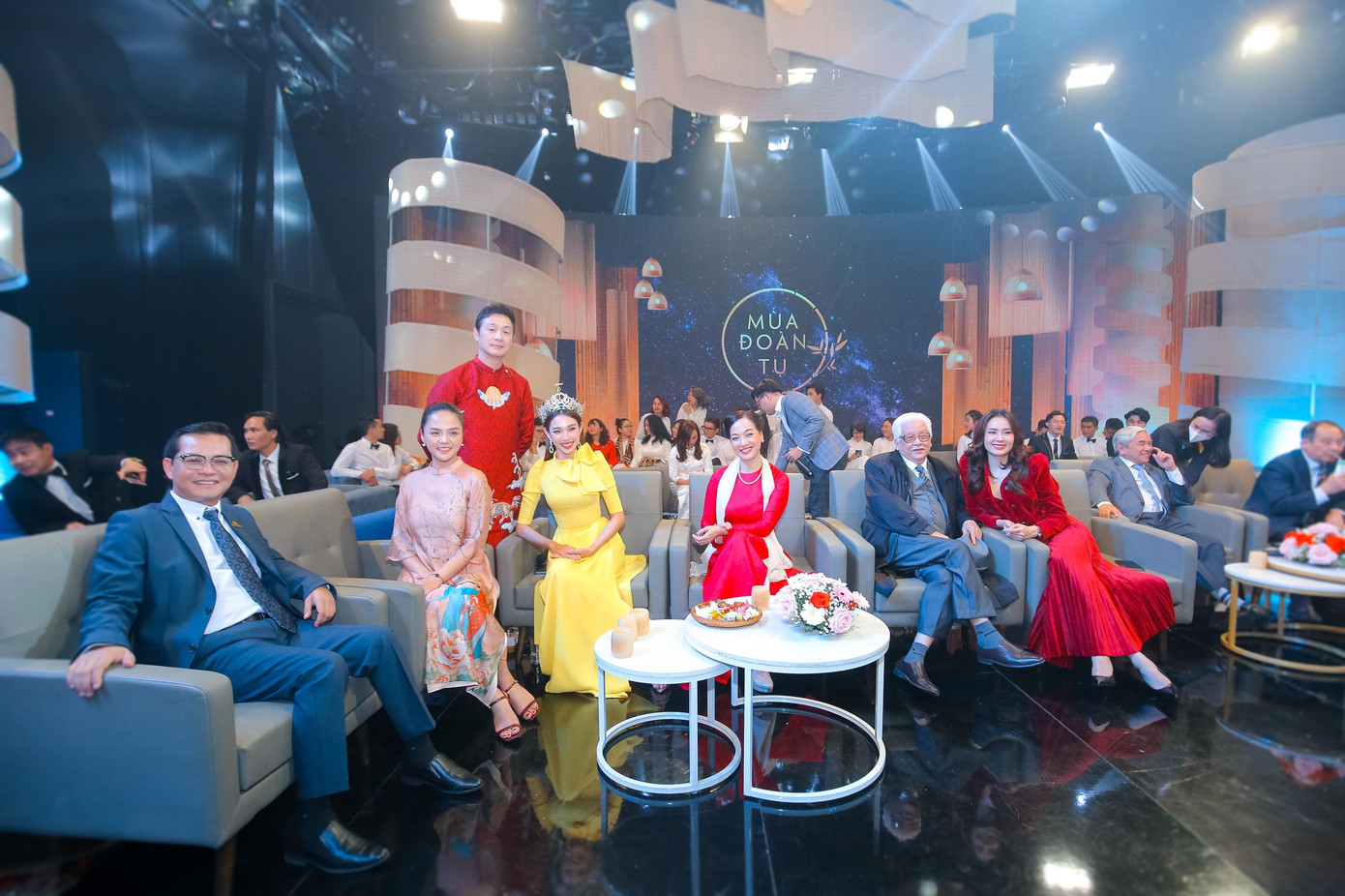 Giao lưu với nghệ sĩ khách mời như Hoa hậu Thùy Tiên, NSƯT Đức Trung, NSND Lê Khanh, Trung Hiếu, diễn viên Thu Quỳnh. Giao lưu với nghệ sĩ khách mời như Hoa hậu Thùy Tiên, NSƯT Đức Trung, NSND Lê Khanh, Trung Hiếu, diễn viên Thu Quỳnh.