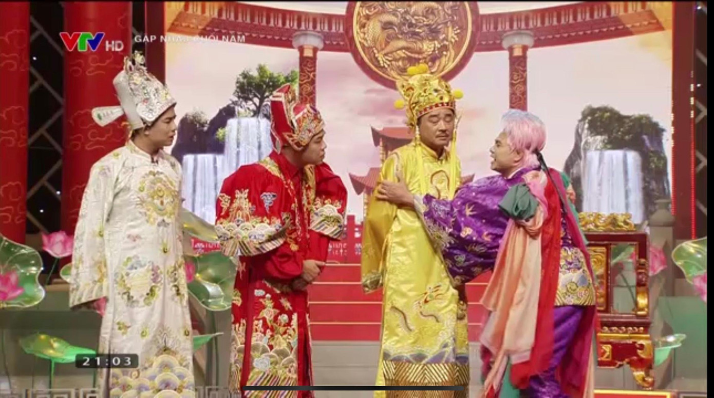 Táo mạng (Tự Long) gắn với loạt lùm xùm livestream, sao kê. Táo mạng (Tự Long) gắn với loạt lùm xùm livestream, sao kê.