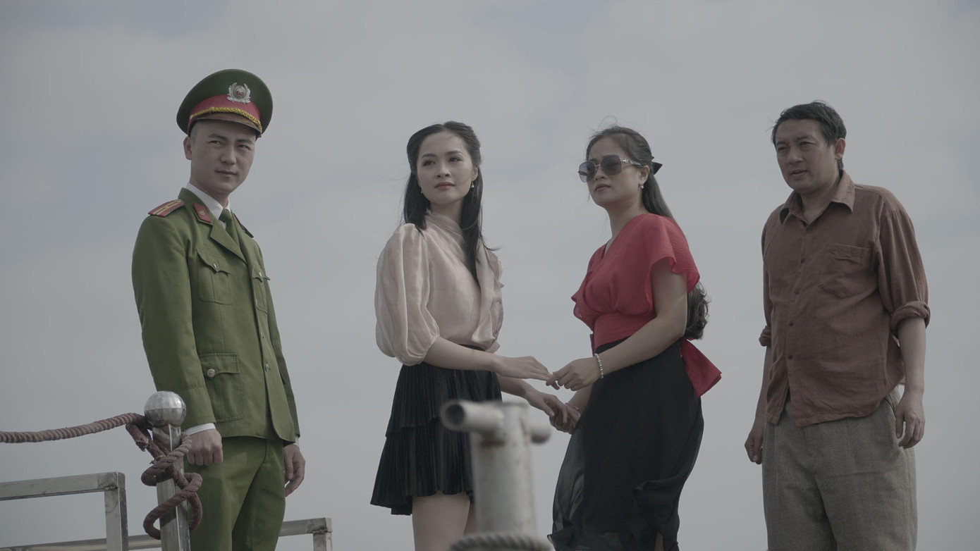 Lấy cảm hứng từ câu chuyện có thật về nạn nhân của đa cấp, vỡ nợ. Lấy cảm hứng từ câu chuyện có thật về nạn nhân của đa cấp, vỡ nợ.