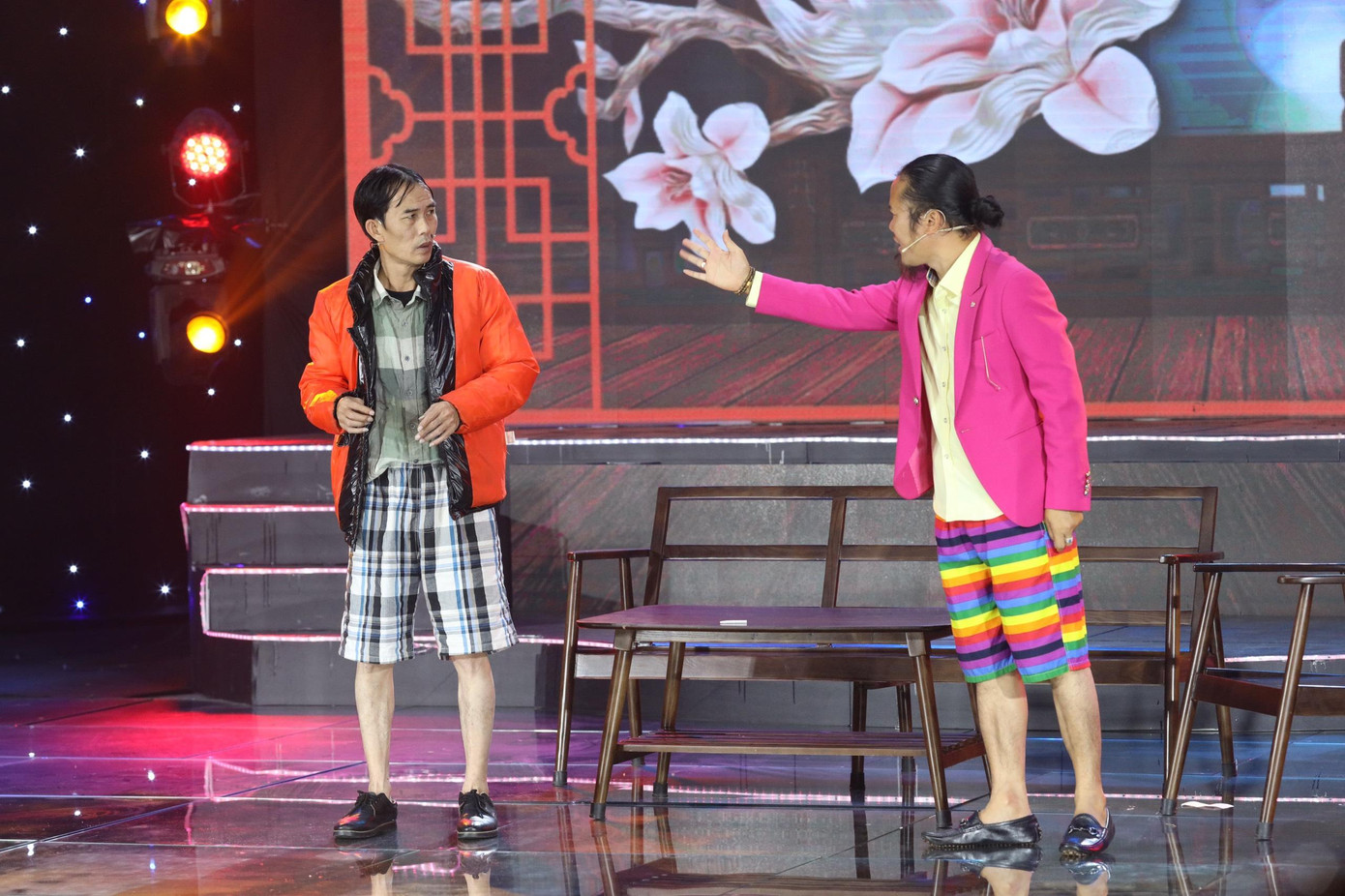 Chủ đề hài nhẹ nhàng trong mùa dịch "Hãy yêu nhau đi". Chủ đề hài nhẹ nhàng trong mùa dịch "Hãy yêu nhau đi".