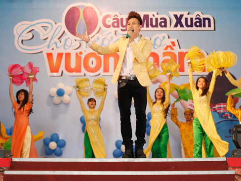 Các ca sĩ biểu diễn tại sự kiện