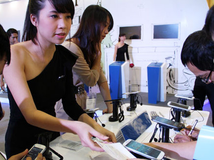 Người tiêu dùng nên chọn mua smartphone theo nhu cầu thực tế, không nên chạy theo mốt 