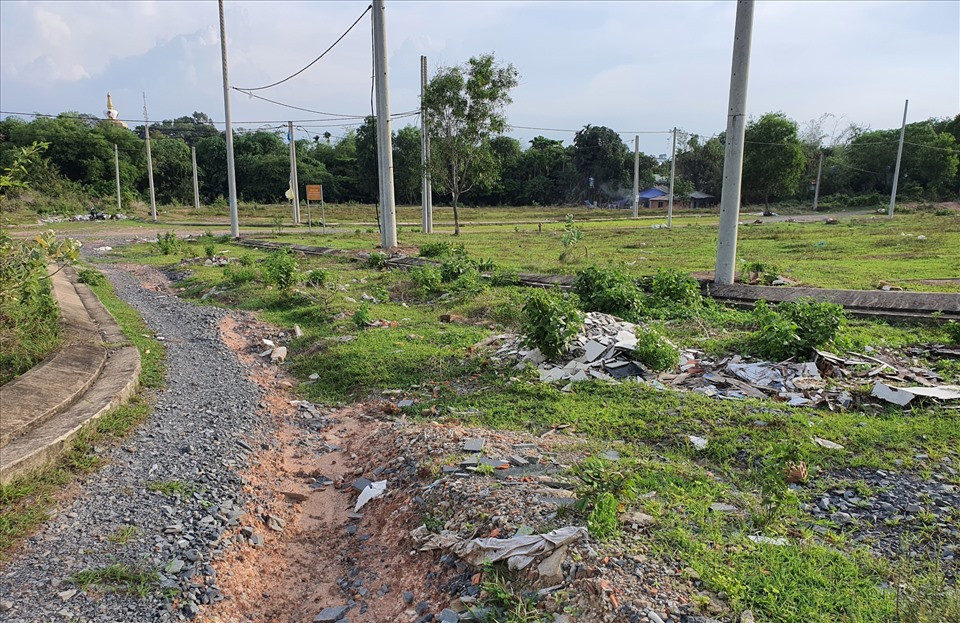 Vietinbank rao bán khoản nợ hàng trăm tỷ của Công ty Địa ốc Tân Vũ Minh với tài sản đảm bảo là quyền sử dụng hàng chục nghìn m2 đất trong Khu dân cư nhà vườn Tân Vũ Minh và dự án Khu dân cư Thế kỷ (Bình Dương). Ảnh LĐ. Vietinbank rao bán khoản nợ hàng trăm tỷ của Công ty Địa ốc Tân Vũ Minh với tài sản đảm bảo là quyền sử dụng hàng chục nghìn m2 đất trong Khu dân cư nhà vườn Tân Vũ Minh và dự án Khu dân cư Thế kỷ (Bình Dương). Ảnh LĐ.