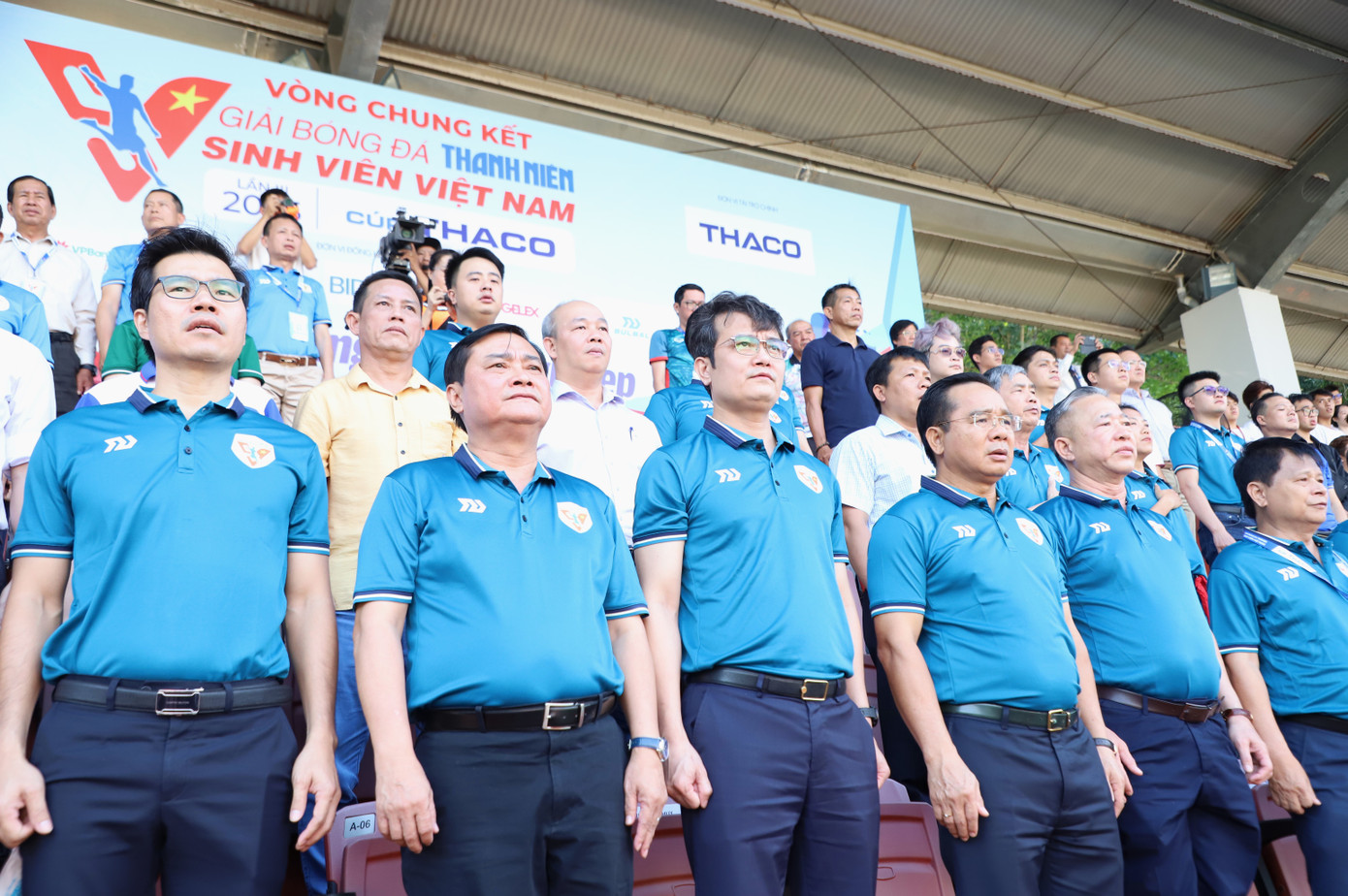 Lãnh đạo Trung ương Đoàn, TPHCM dự lễ khai mạc và dự khán trận đấu mở màn. Ảnh: Ngô Tùng