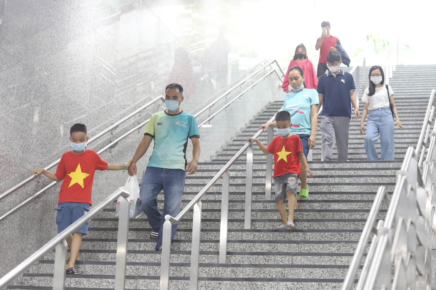 Trong dịp lễ lớn của đất nước, đơn vị vận hành tuyến metro miễn phí vé trong hai ngày 30/4 và 1/5 dành cho tất cả những người dân đi lại trên tuyến.