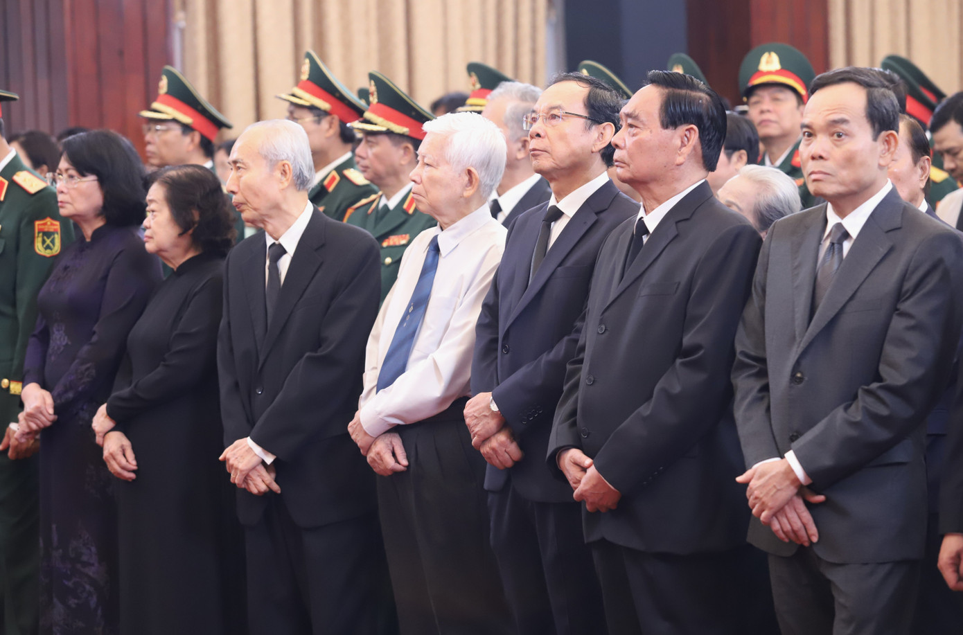 Dự Lễ truy điệu tại Hội trường Thống Nhất (TPHCM), nguyên Chủ tịch nước Nguyễn Minh Triết; nguyên Thường trực Ban Bí thư Lê Hồng Anh; nguyên Phó Chủ tịch nước Trương Mỹ Hoa, nguyên Phó Chủ tịch nước Đặng Thị Ngọc Thịnh; ông Nguyễn Văn Nên, Bí thư Thành ủy TPHCM; ông Trần Lưu Quang, Trưởng Ban Chính sách, Chiến lược Trung ương; ông Nguyễn Thanh Nghị Phó Bí thư Thường trực Thành ủy TPHCM; ông Nguyễn Văn Được, Ủy viên Trung ương Đảng, Phó Bí thư Thành ủy, Chủ tịch UBND TPHCM, Trưởng Ban tổ chức Lễ viếng và Lễ truy điệu nguyên Chủ tịch nước Trần Đức Lương tại Hội trường Thống Nhất; ông Nguyễn Phước Lộc, Phó Bí thư Thành ủy, Chủ tịch Ủy ban MTTQ Việt Nam TPHCM...