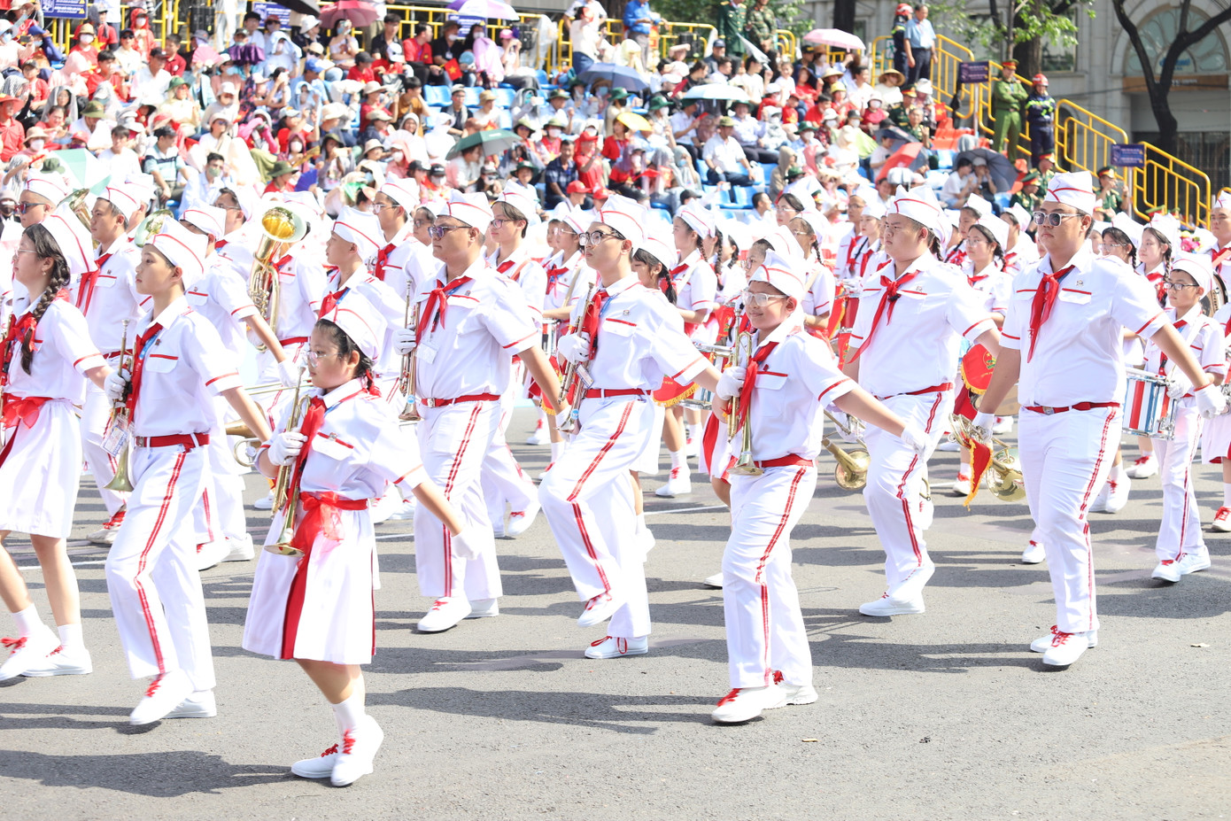 Khối thanh thiếu niên.