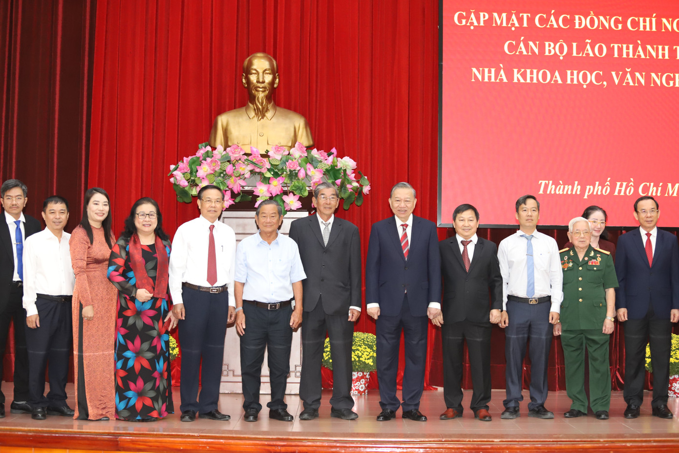 Tổng Bí thư Tô Lâm chụp ảnh lưu niệm cùng các đại biểu. Ảnh: Ngô Tùng Tổng Bí thư Tô Lâm chụp ảnh lưu niệm cùng các đại biểu. Ảnh: Ngô Tùng