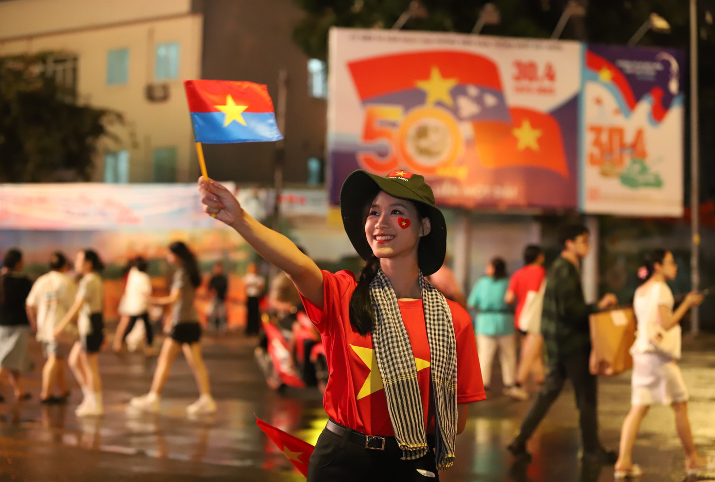 &quot;Buổi diễu binh để lại cho mình nhiều cảm xúc. Thật sự tinh thần tự hào dân tộc quá nồng nhiệt&quot;, cô bạn bày tỏ.