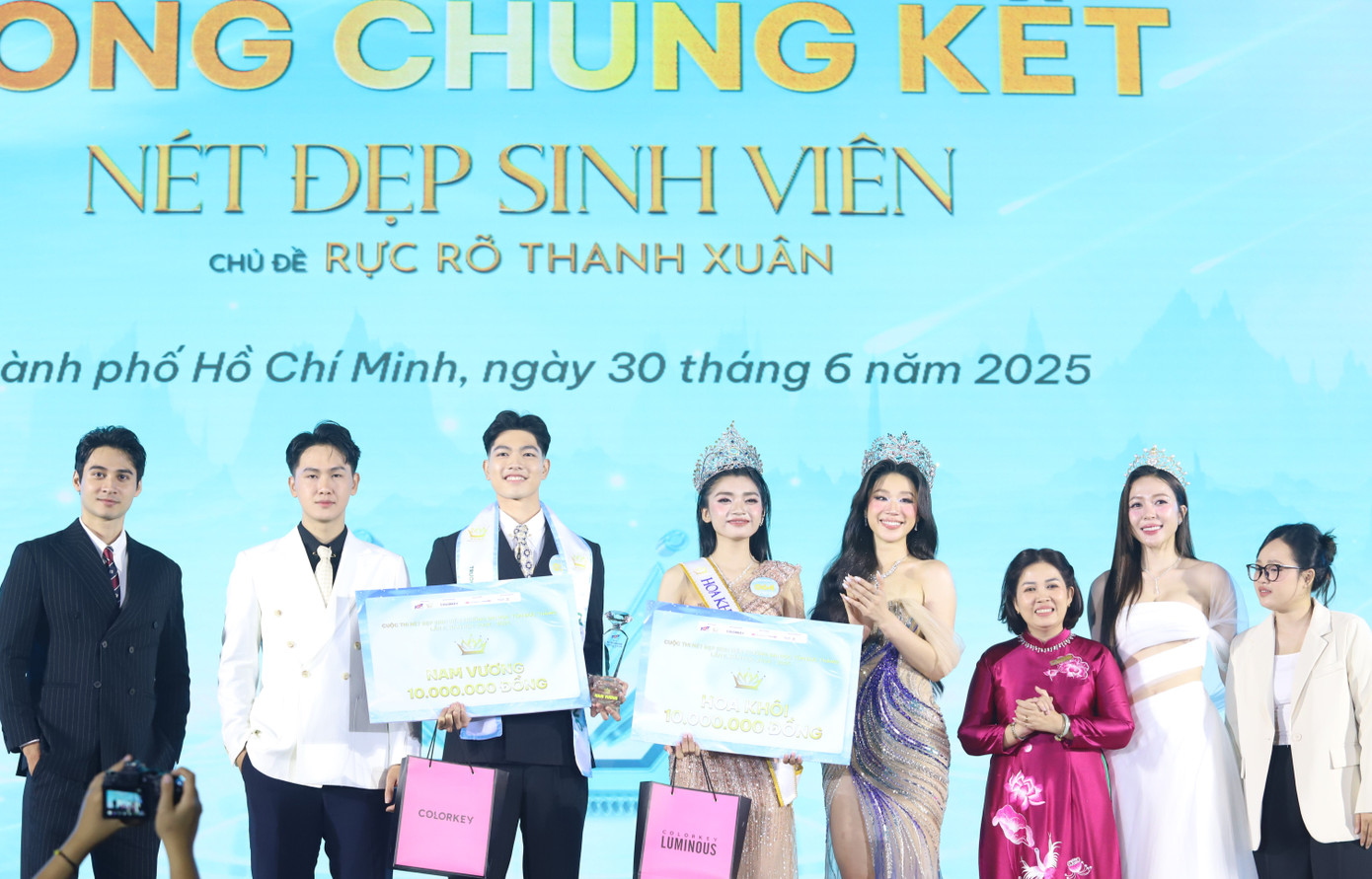 Hoa khôi Trần Thị Ngọc Mỹ và Nam vương Trần Tín Đạt nhận giải thưởng cao nhất cuộc thi.