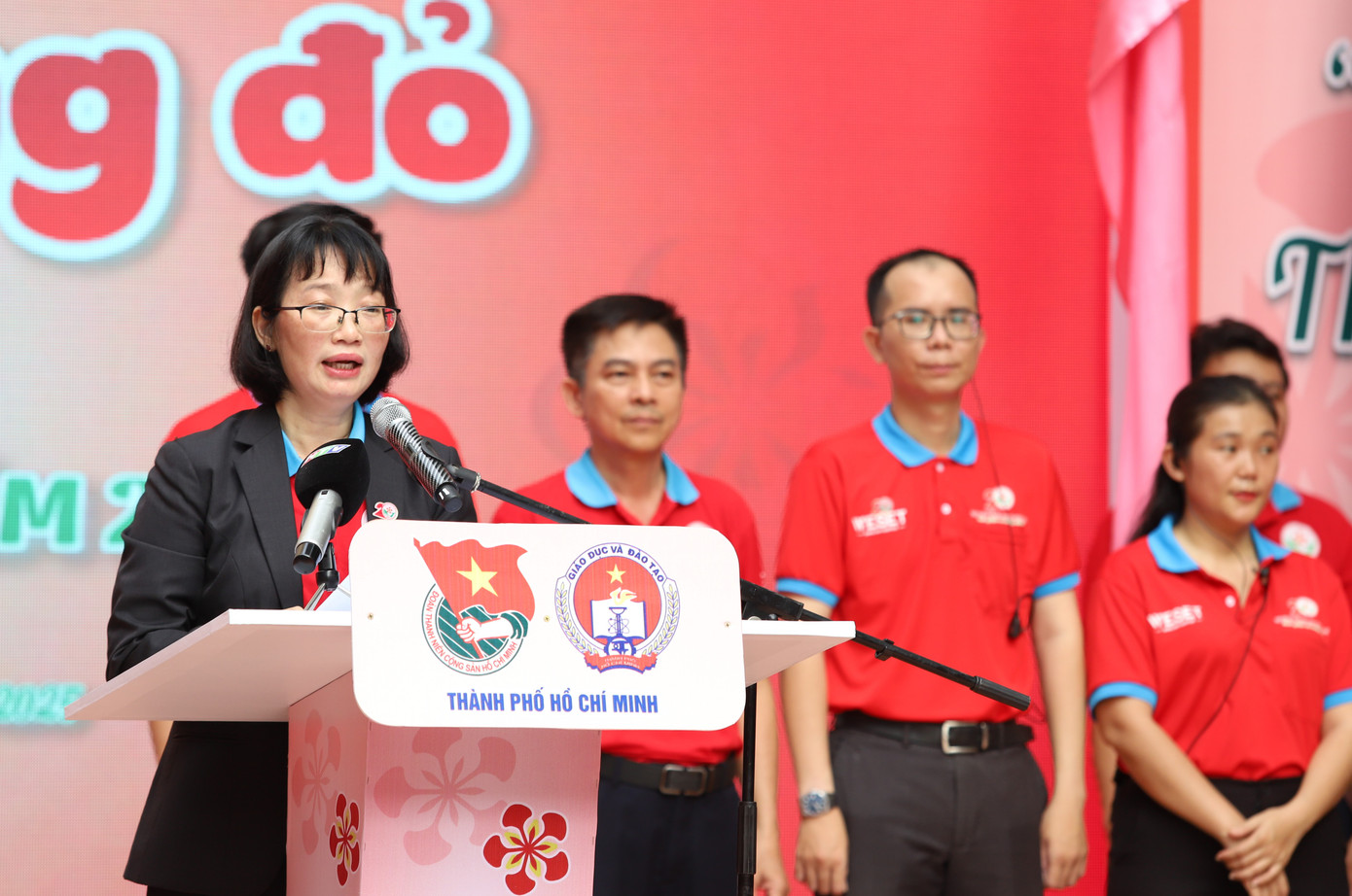 Phó Chủ tịch UBND TPHCM Trần Thị Diệu Thúy phát biểu giao nhiệm vụ cho các cấp triển khai thực hiện kế hoạch hè và Ban Chỉ huy chiến dịch Hoa phượng đỏ. Phó Chủ tịch UBND TPHCM Trần Thị Diệu Thúy phát biểu giao nhiệm vụ cho các cấp triển khai thực hiện kế hoạch hè và Ban Chỉ huy chiến dịch Hoa phượng đỏ.