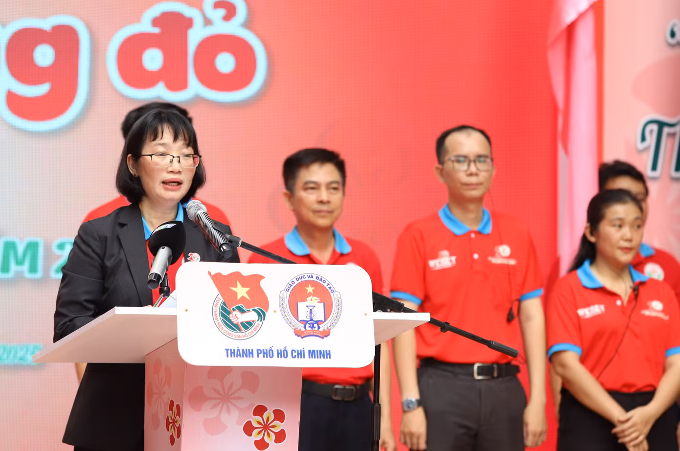 Phó Chủ tịch UBND TPHCM Trần Thị Diệu Thúy phát biểu giao nhiệm vụ cho các cấp triển khai thực hiện kế hoạch hè và Ban Chỉ huy chiến dịch Hoa phượng đỏ.