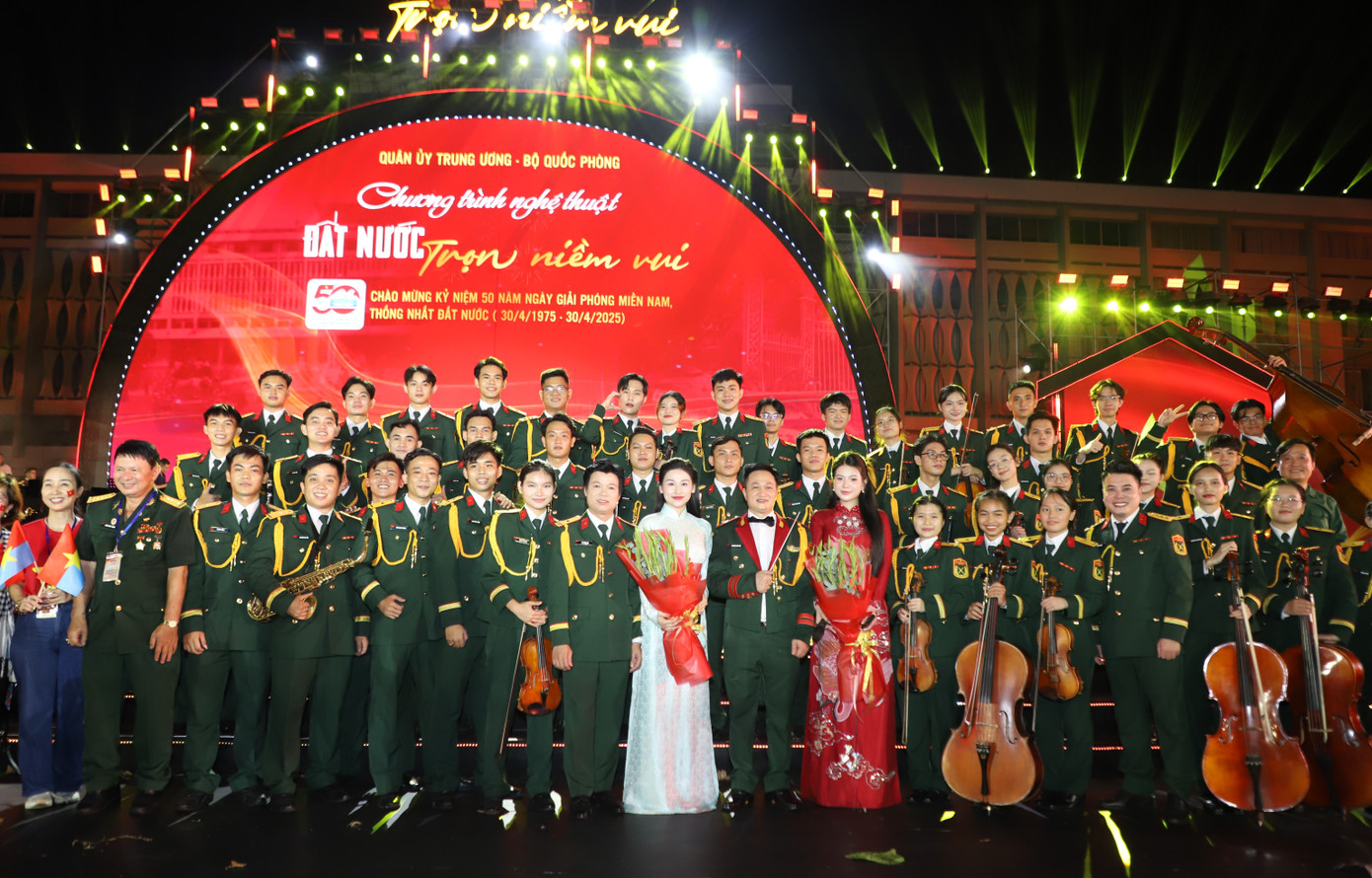 Chương trình để lại nhiều dư vị cảm xúc đẹp đẽ trong mỗi văn nghệ sĩ và khán giả. Ảnh: Ngô Tùng