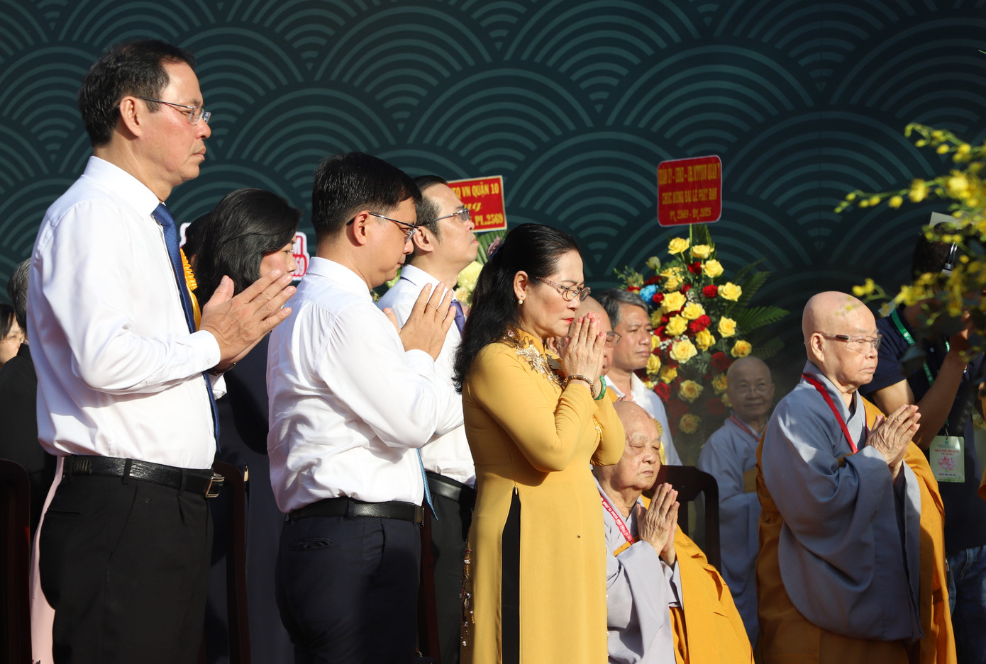 Lãnh đạo TPHCM đến dự buổi lễ. Lãnh đạo TPHCM đến dự buổi lễ.