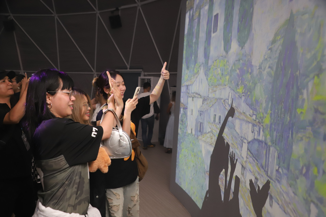 Bạn trẻ đến với dự án. Ảnh: Ngô Tùng. Bạn trẻ đến với dự án. Ảnh: Ngô Tùng.