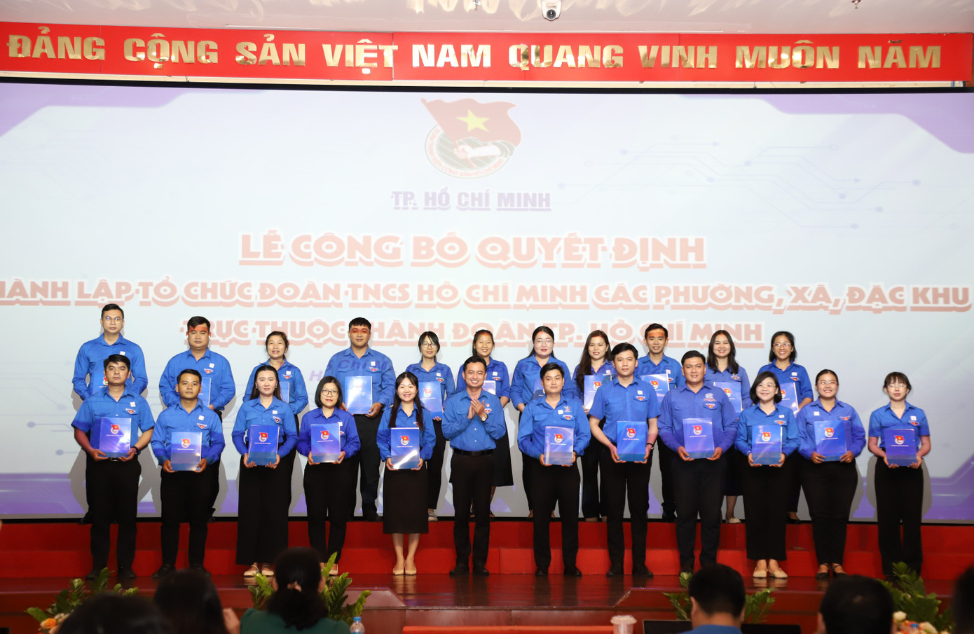 Trao quyết định chỉ định nhân sự Bí thư Đoàn cấp xã mới trên địa bàn TPHCM.