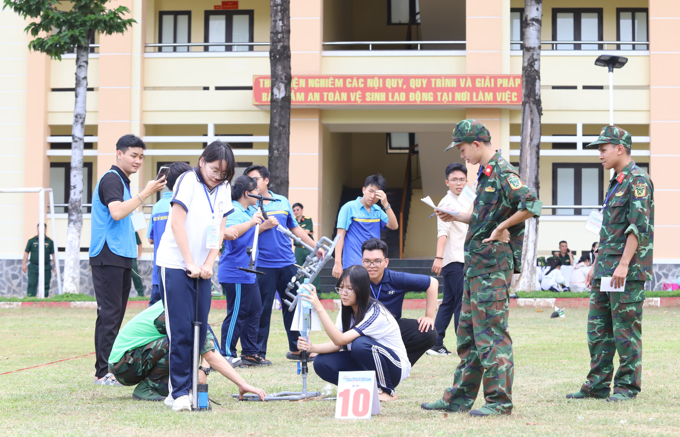 Sau gần 3 tháng triển khai, hội thi thu hút 150 đội với tổng số 450 thí sinh đến từ 105 trường THCS, THPT trên địa bàn TPHCM tham gia tranh tài.