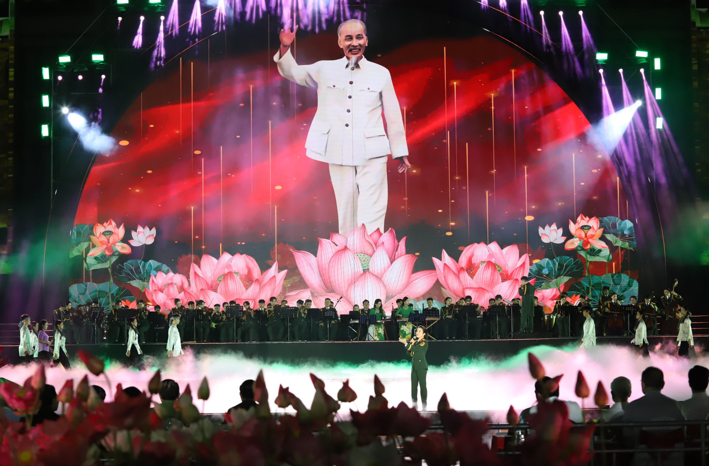 Với những giai điệu hào hùng, chứa đựng nhiều nội dung sâu sắc, chương trình ca ngợi tình yêu quê hương đất nước, ca ngợi Đảng Cộng sản Việt Nam, khắc họa hình tượng cao đẹp của Bộ đội Cụ Hồ, đồng thời tri ân các thế hệ cha anh đã kiên cường đấu tranh và không tiếc hy sinh để đất nước có được nền độc lập, tự do hôm nay.