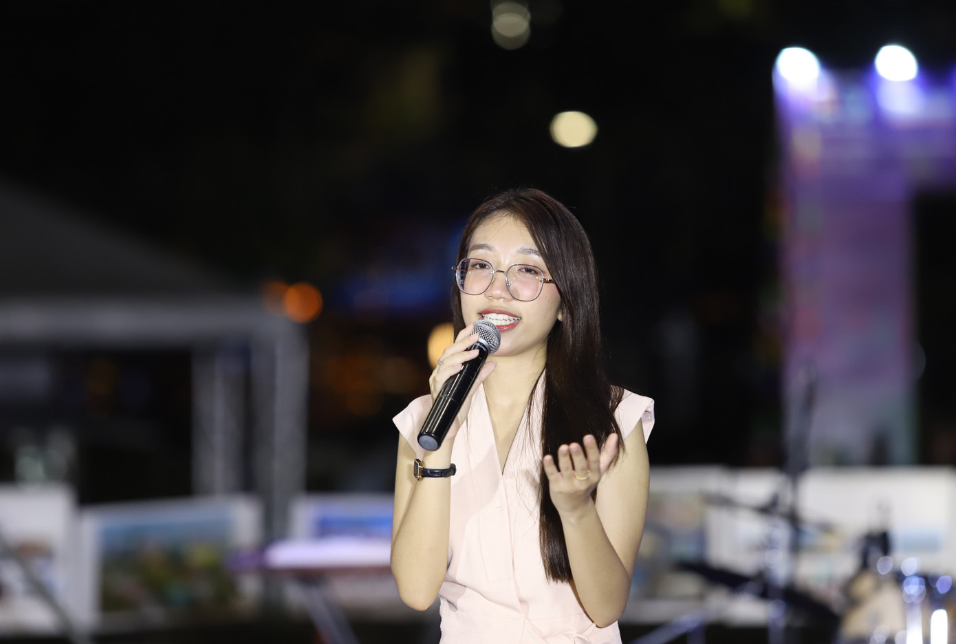 Các bạn trẻ dành nhiều tâm huyết bảo tồn, gầy dựng Không gian văn hóa cồng chiêng Tây Nguyên. Ảnh: Ngô Tùng.