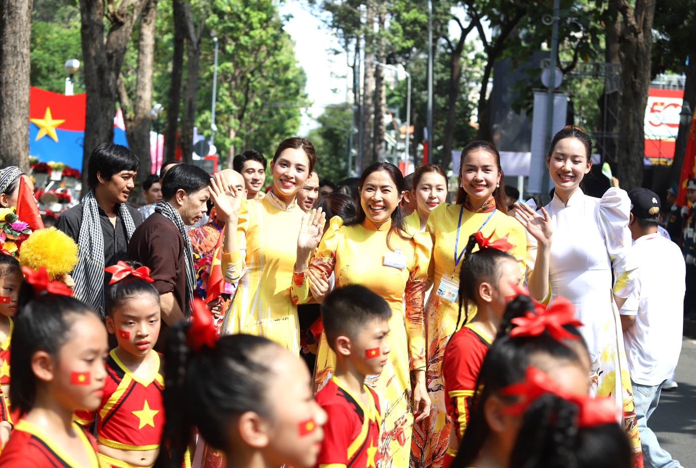 Nhiều hoa hậu, ca sĩ, diễn viên tham gia buổi tổng duyệt.