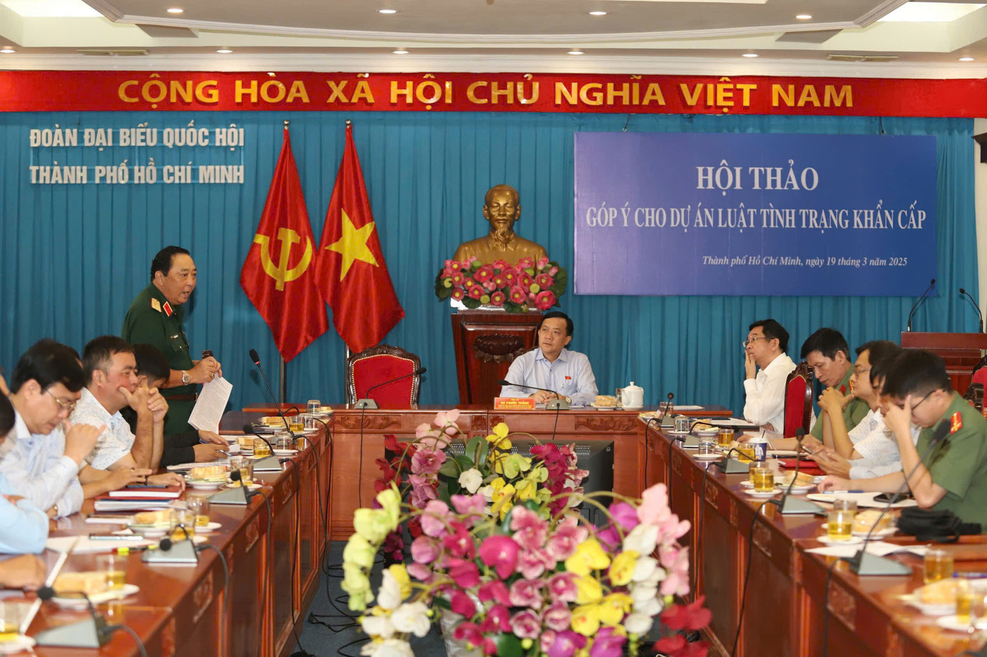 Các đại biểu góp ý cho dự thảo Luật Tình trạng khẩn cấp. Ảnh: Ngô Tùng